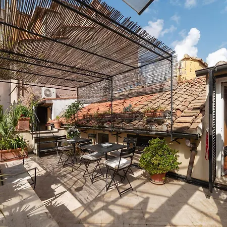 White With Bathroom And Shared Terrace Homestay Rome
