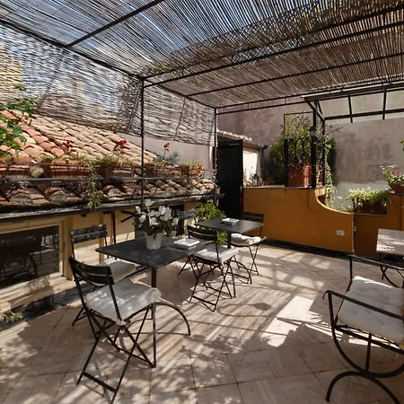 White With Bathroom And Shared Terrace Homestay Rome