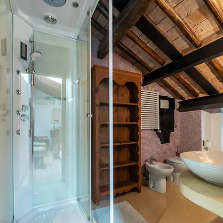White With Bathroom And Shared Terrace Alloggio in famiglia *