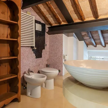 Alloggio in famiglia White With Bathroom And Shared Terrace *