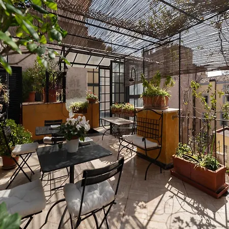 Alloggio in famiglia White With Bathroom And Shared Terrace Roma