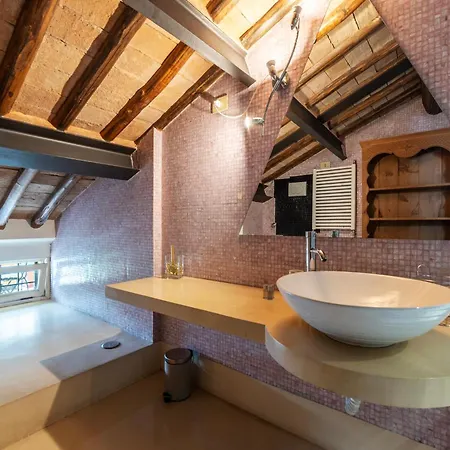Alloggio in famiglia White With Bathroom And Shared Terrace *