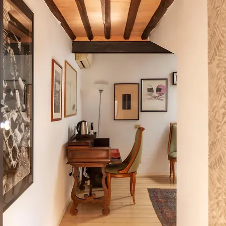 White With Bathroom And Shared Terrace Homestay Rome