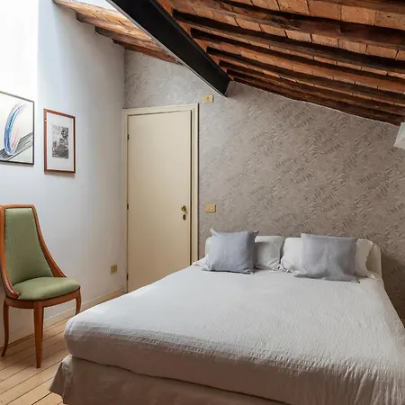 Alloggio in famiglia White With Bathroom And Shared Terrace